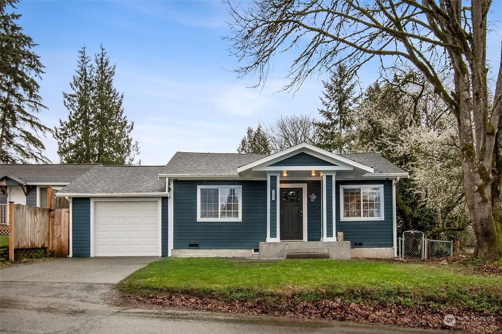 Photo of 1001 Maine Street, Milton, WA 98354 (MLS # 2203910)