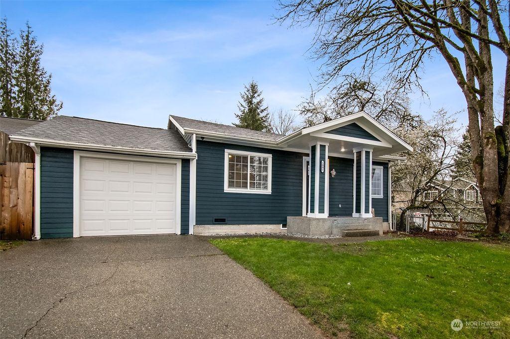 Photo of 1001 Maine Street, Milton, WA 98354 (MLS # 2203910)