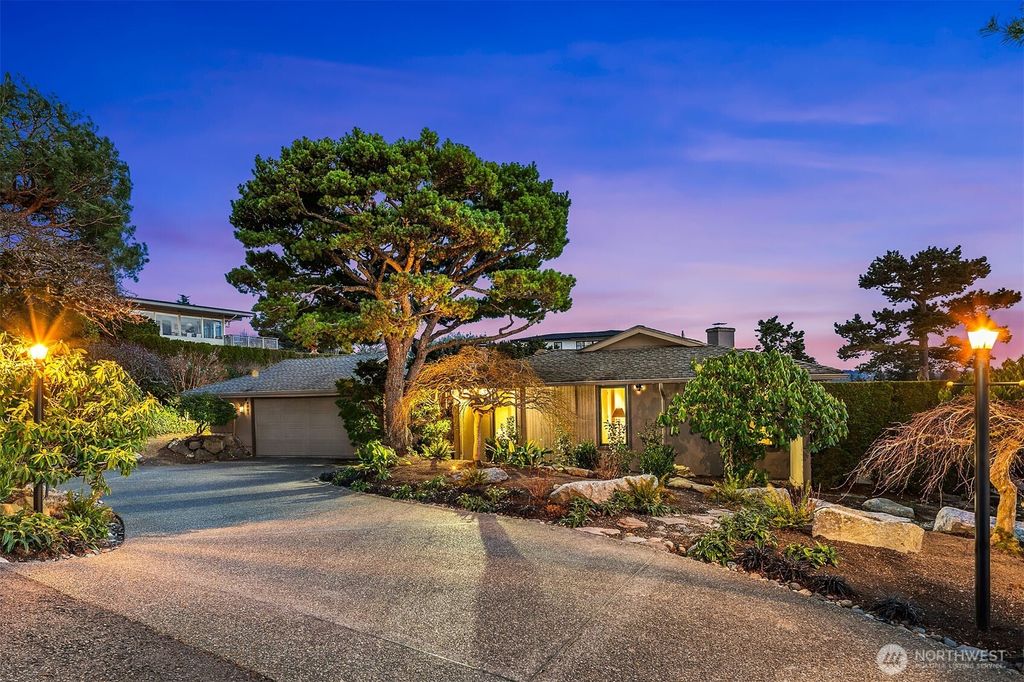 Photo of 9001 NE 16th Street, Clyde Hill, WA 98004 (MLS # 2340179)