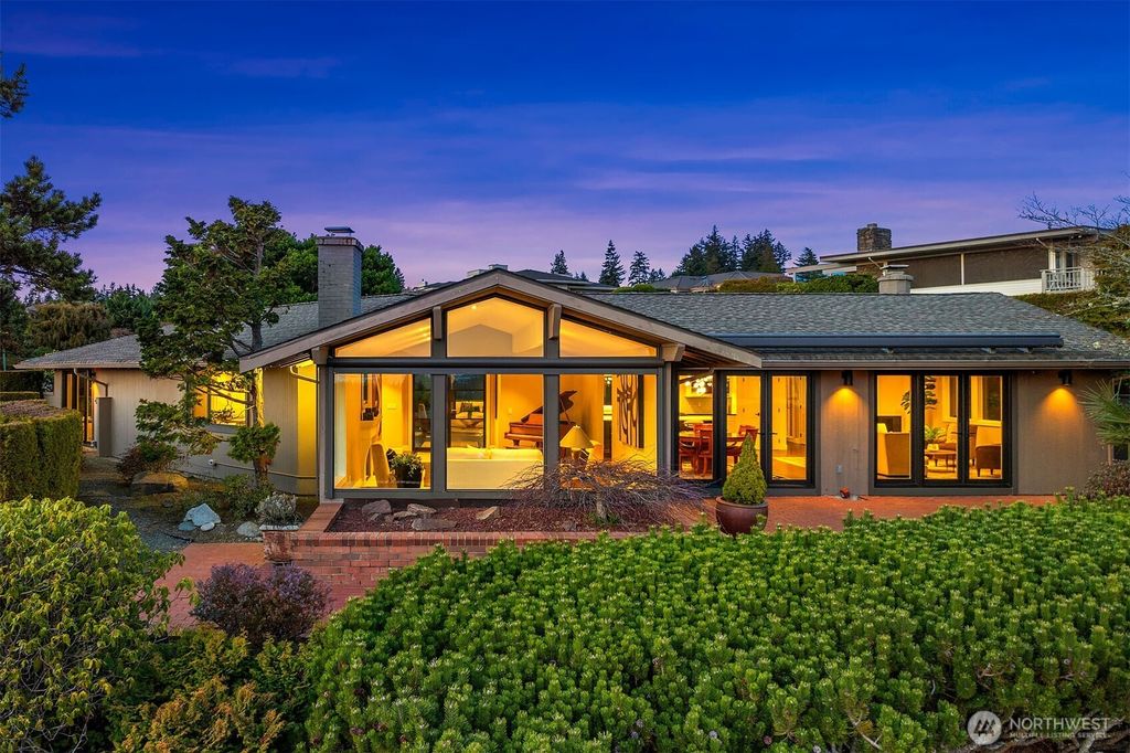 Photo of 9001 NE 16th Street, Clyde Hill, WA 98004 (MLS # 2340179)