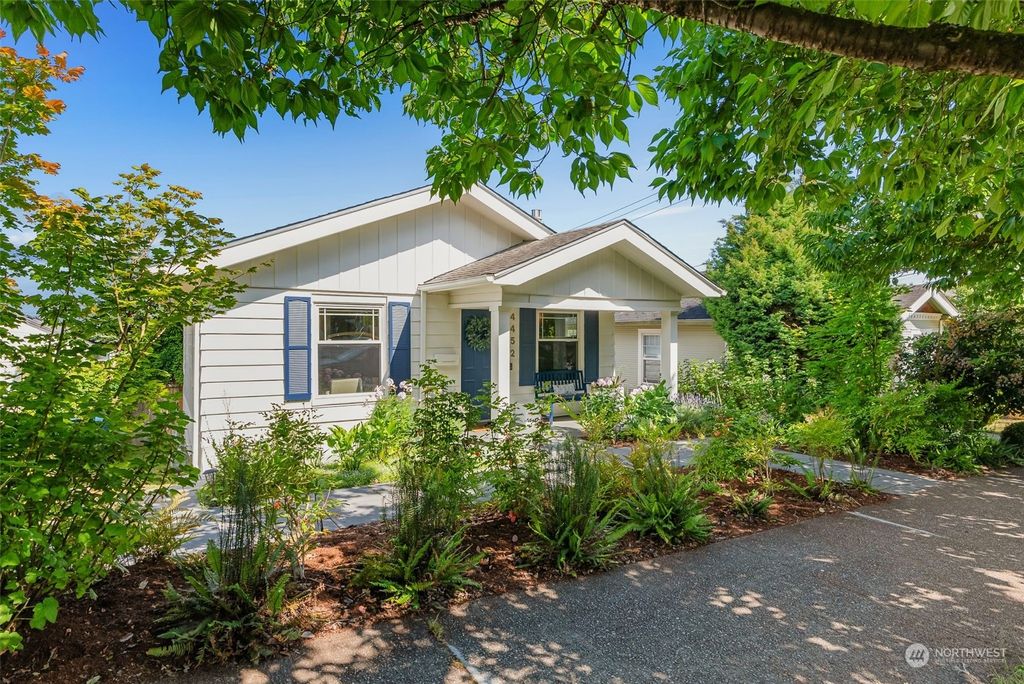 Photo of 4452 39th Avenue SW, Seattle, WA 98116 (MLS # 2138608)