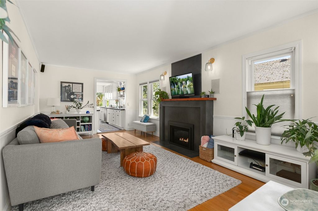 Photo of 4452 39th Avenue SW, Seattle, WA 98116 (MLS # 2138608)