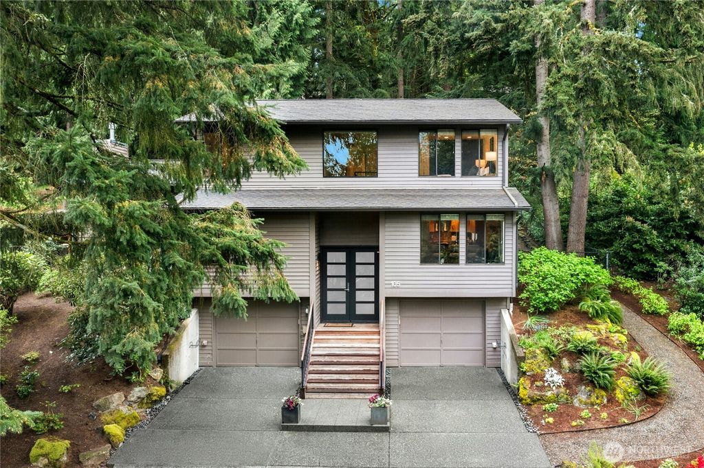 Photo of 105 Big Bear Place NW, Issaquah, WA 98027 (MLS # 2515162)