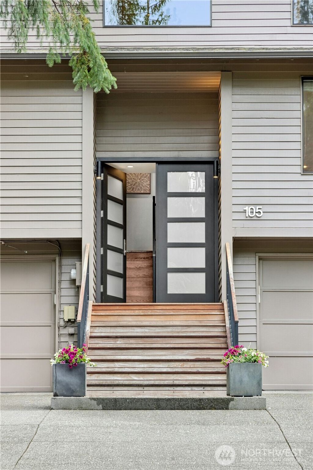 Photo of 105 Big Bear Place NW, Issaquah, WA 98027 (MLS # 2515162)