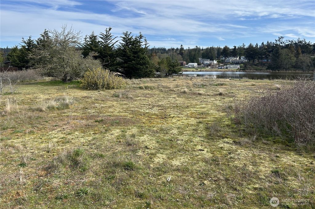 Photo of 0 LT56/57 Keystone Avenue, Coupeville, WA 98239 (MLS # 2525969)