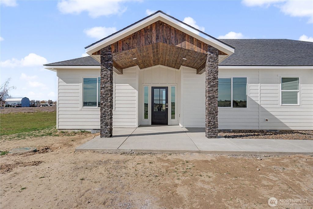 Photo of 2920 NE Rd H, Moses Lake, WA 98837 (MLS # 2489734)