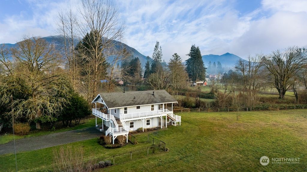 Photo of 37935 SE 80th Street, Snoqualmie, WA 98065 (MLS # 2188817)