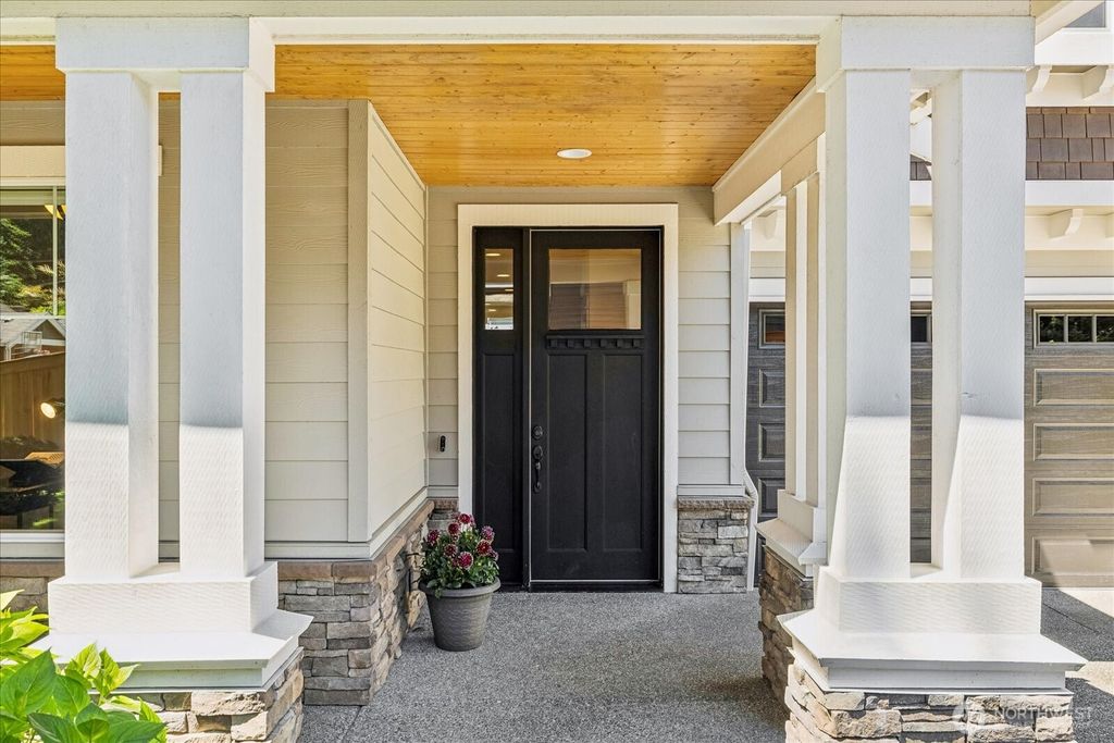 Photo of 6555 125th Avenue NE, Kirkland, WA 98033 (MLS # 2400479)