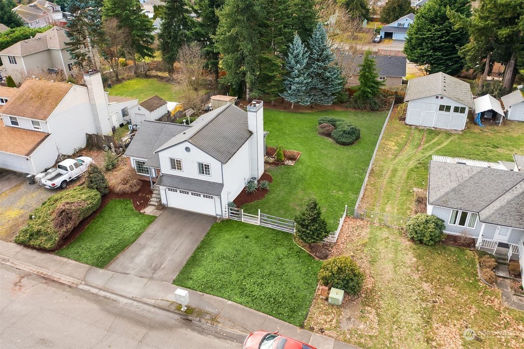 Photo of 823 Field Avenue NE, Renton, WA 98059 (MLS # 2198198)