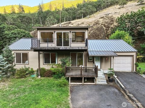 Photo of 850 Highway 142, Lyle, WA 98635 (MLS # 2406593)