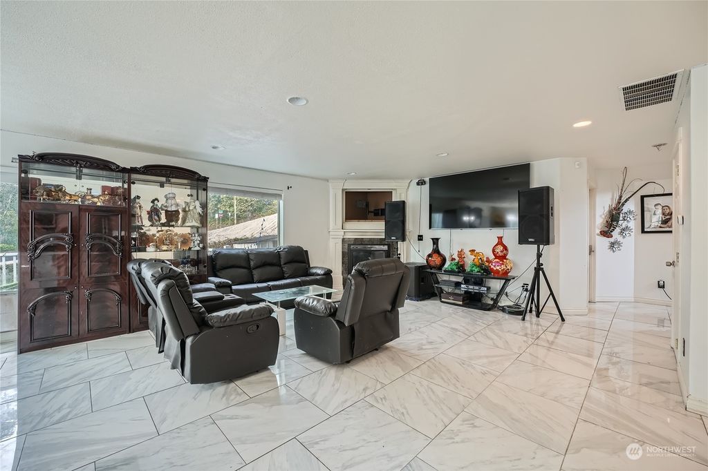 Photo of 1102 9th Avenue, Milton, WA 98354 (MLS # 2277674)