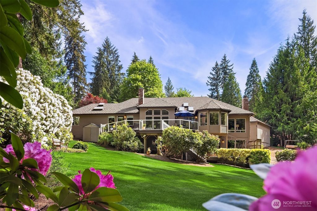Photo of 16414 NE 135th Street, Redmond, WA 98052 (MLS # 2496529)