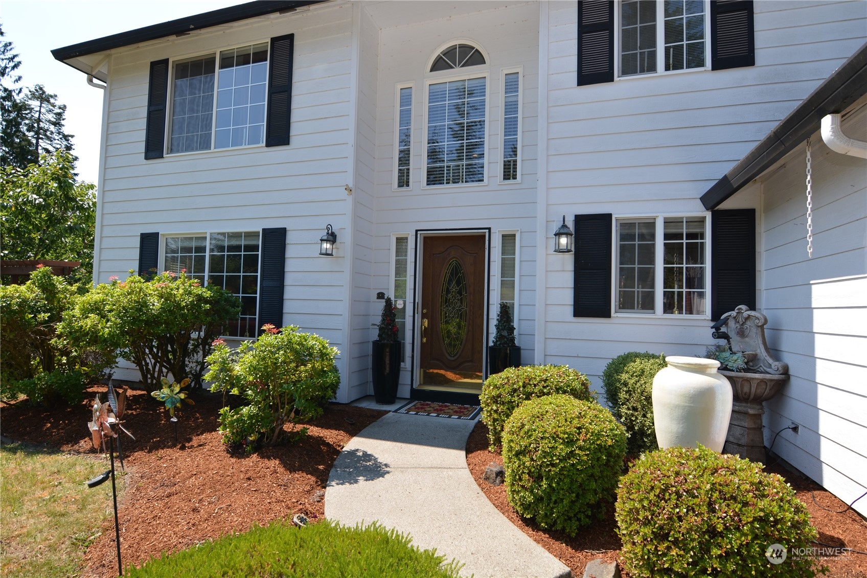 215 W St James Place