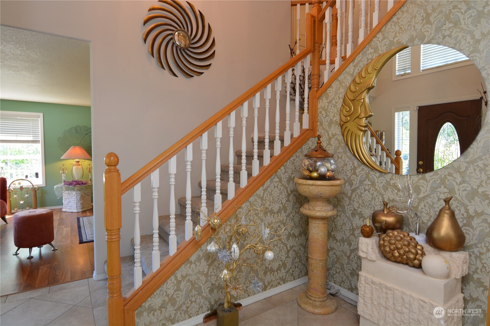 215 W St James Place
