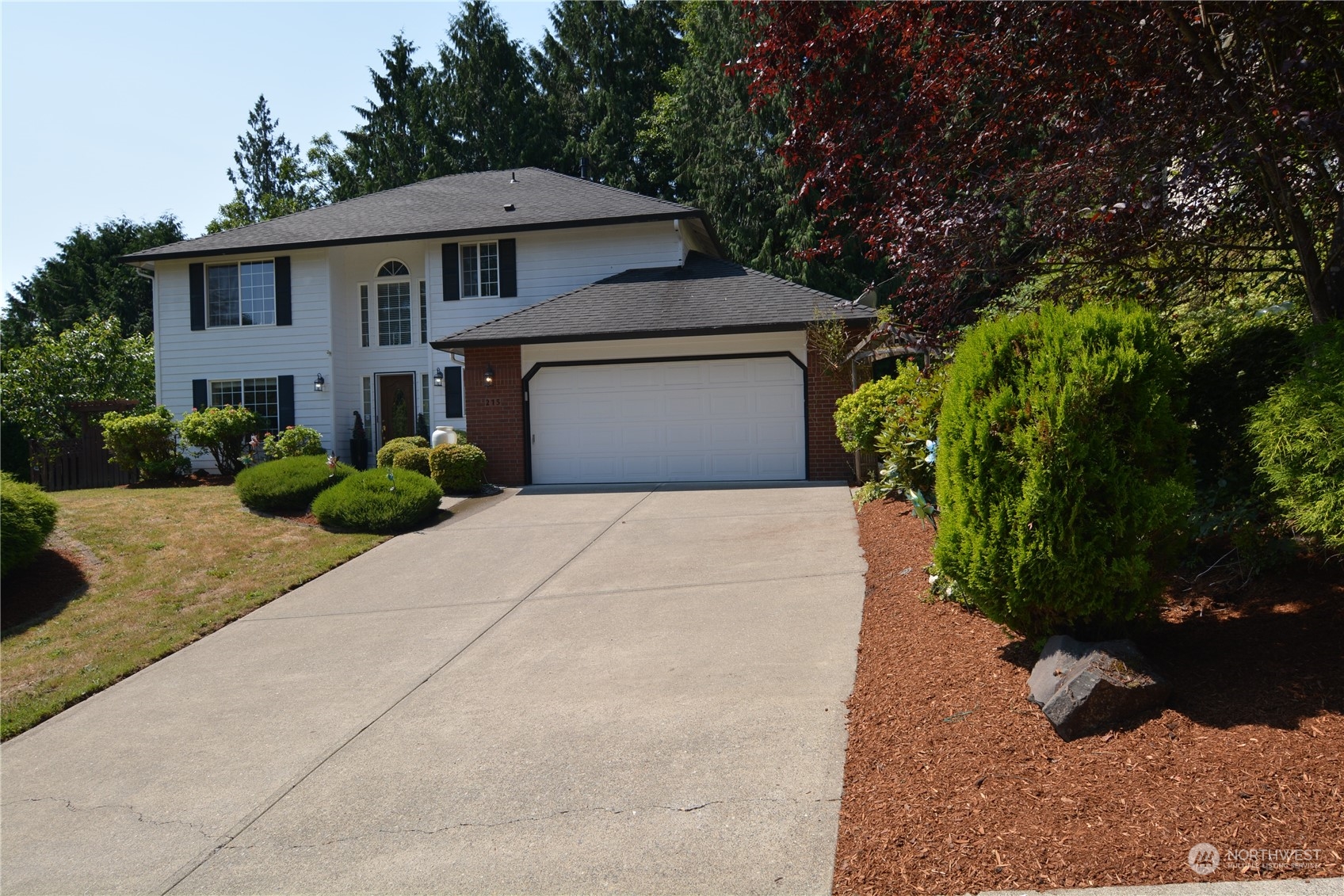 215 W St James Place
