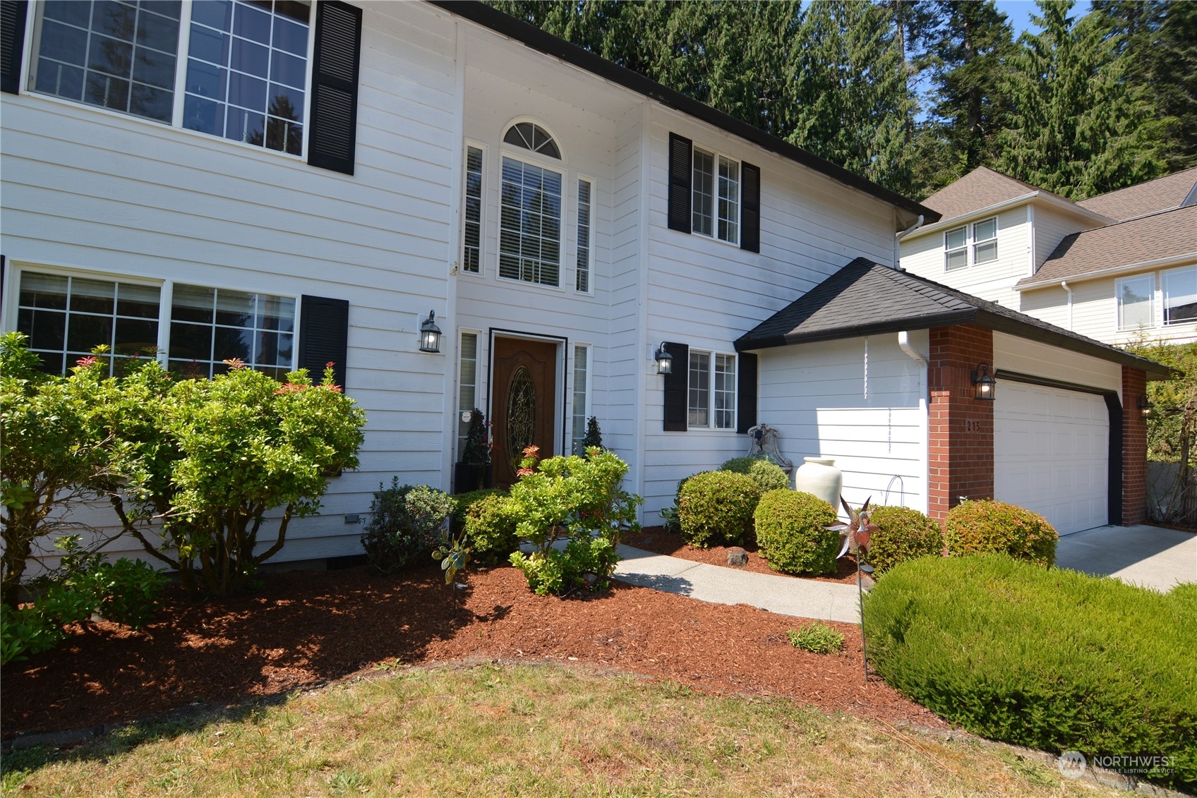 215 W St James Place