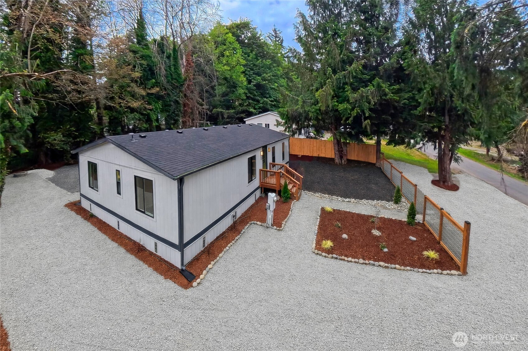 11 NE Davey Jones Court