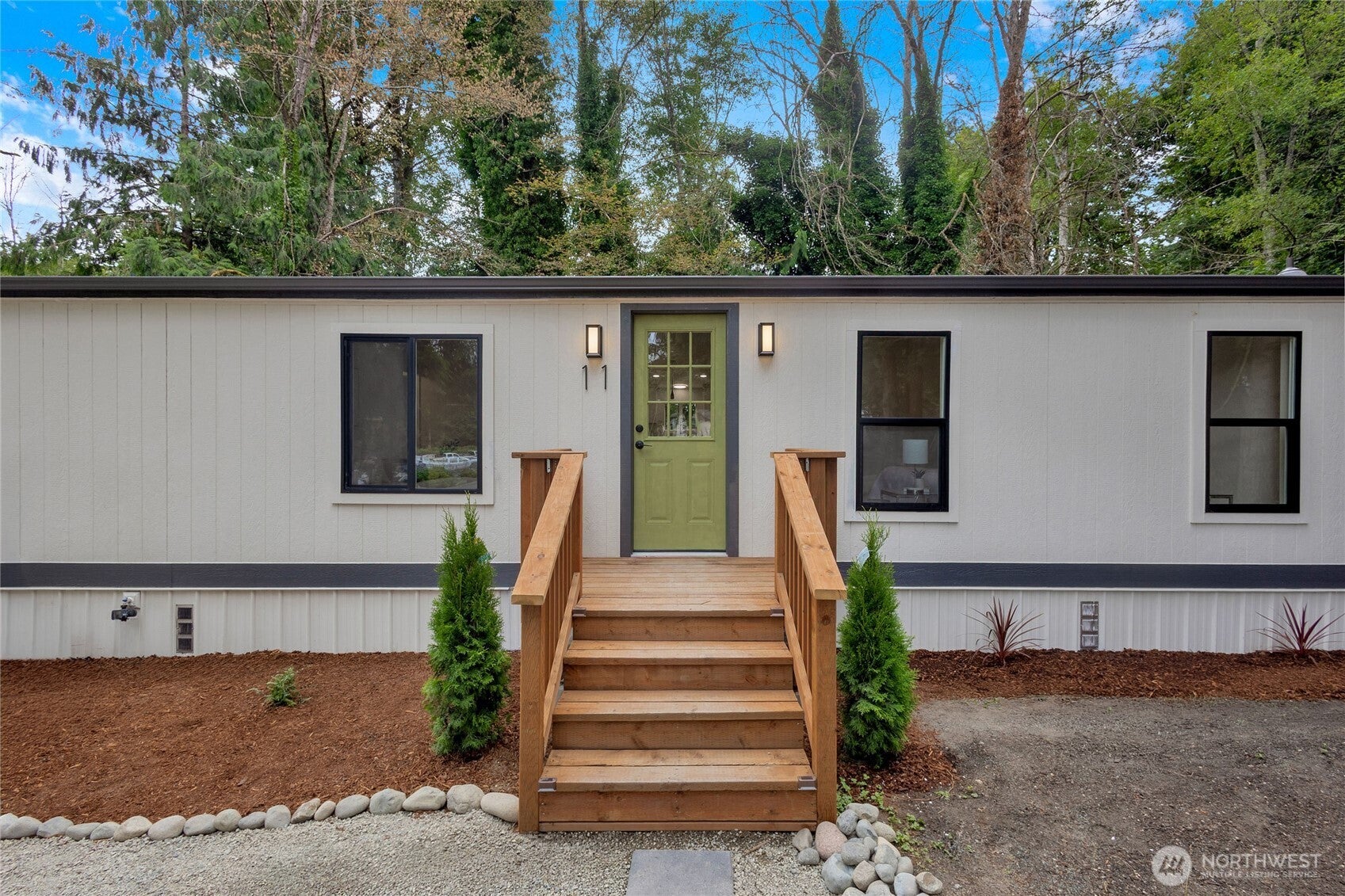 11 NE Davey Jones Court
