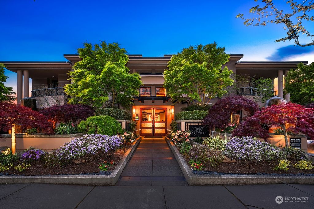 Photo of 925 Lake Street S #202, Kirkland, WA 98033 (MLS # 2251405)