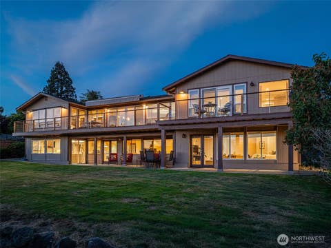 Photo of 18631 2nd Avenue SW, Normandy Park, WA 98166 (MLS # 2550530)