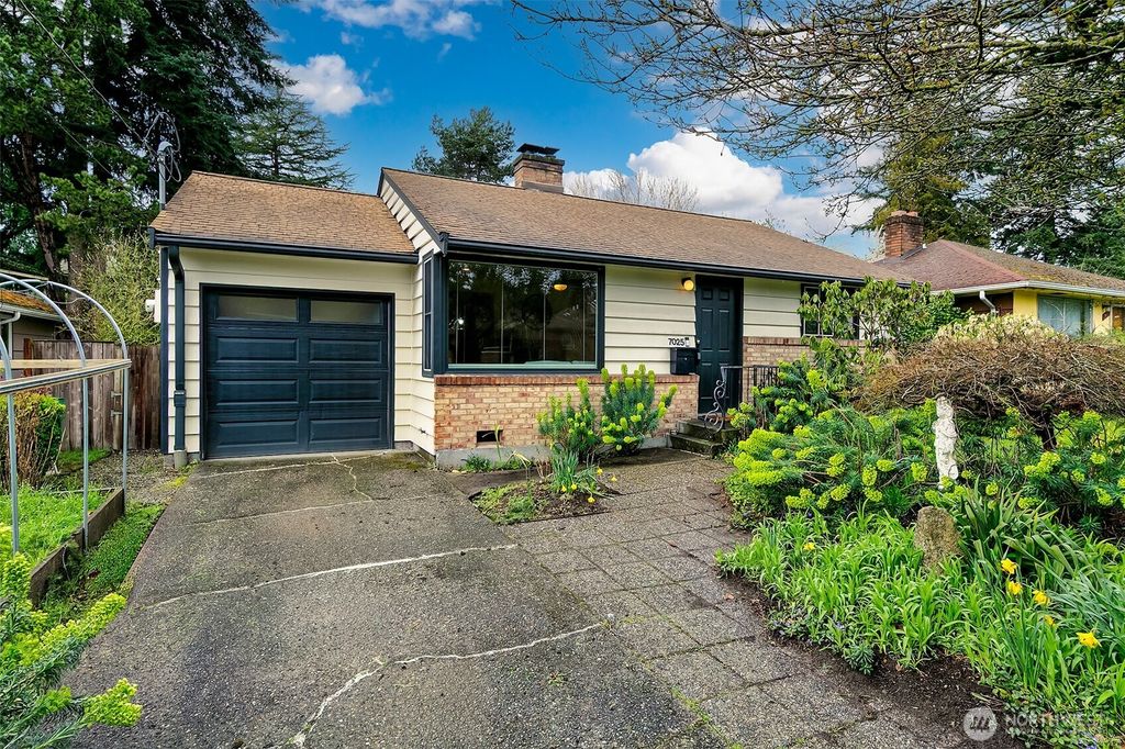 Photo of 7025 25th Avenue NE, Seattle, WA 98115 (MLS # 2494530)