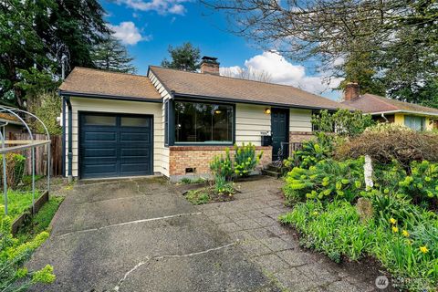 Photo of 7025 25th Avenue NE, Seattle, WA 98115 (MLS # 2494530)
