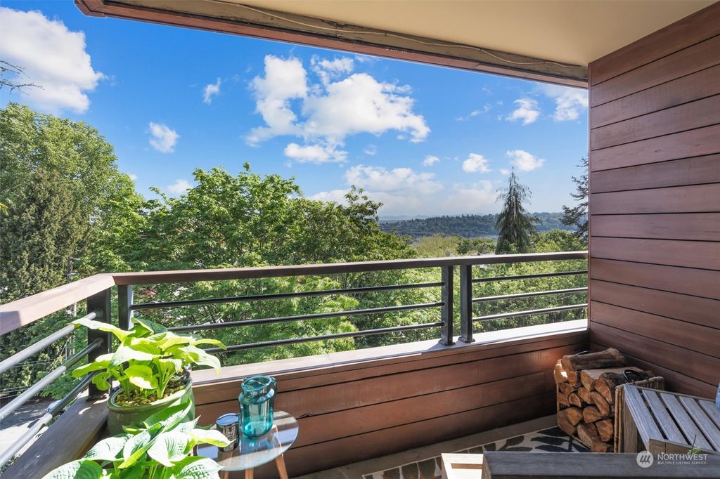 Photo of 1717 5th Avenue N #304, Seattle, WA 98109 (MLS # 2260936)