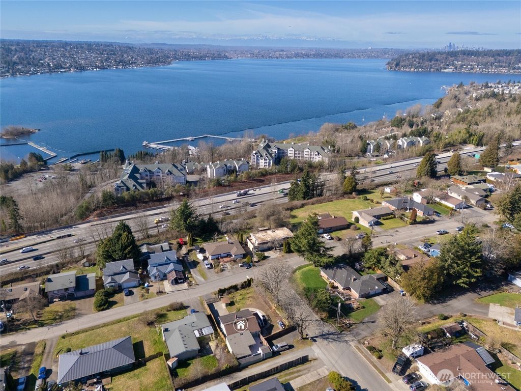Photo of 1701 NE 16th Street, Renton, WA 98056 (MLS # 2339606)
