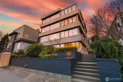 Photo of 1627 California Avenue SW #4, Seattle, WA 98116 (MLS # 2497311)