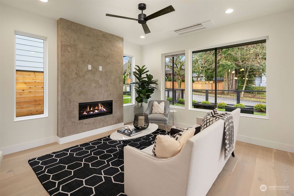 Photo of 12924 NE 100th Street, Kirkland, WA 98033 (MLS # 2303026)