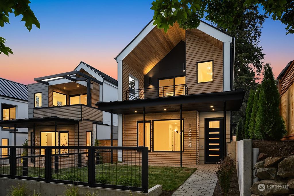 Photo of 12924 NE 100th Street, Kirkland, WA 98033 (MLS # 2303026)