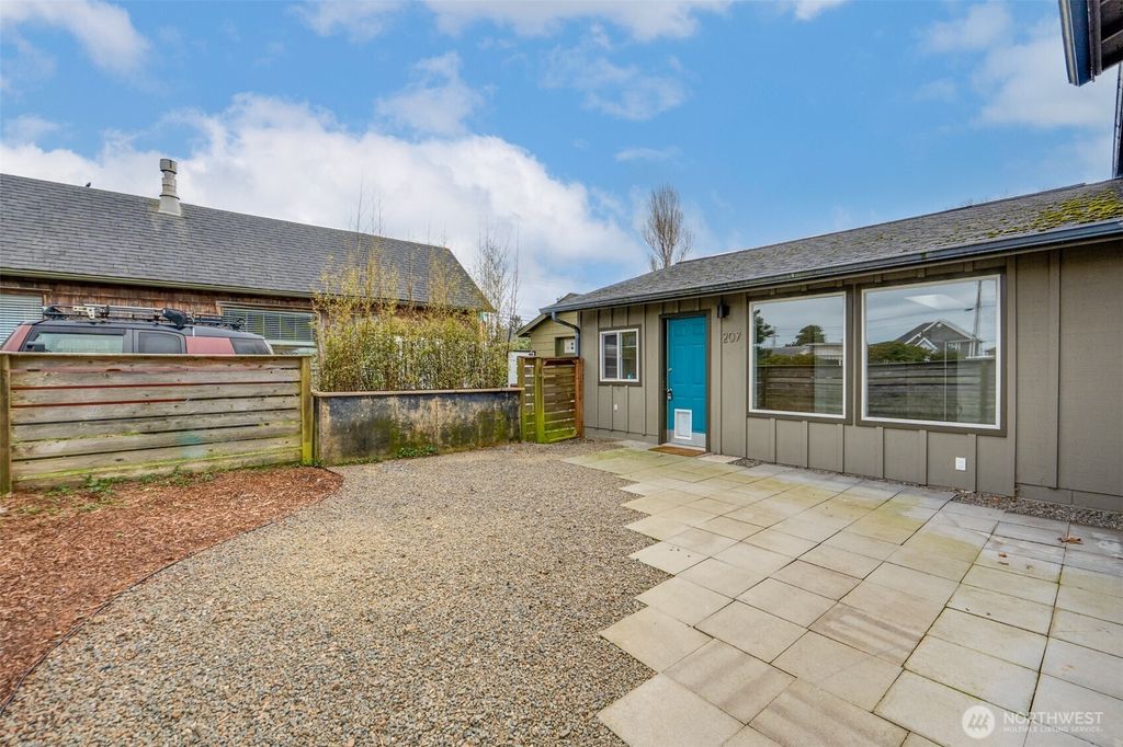 Photo of 207 5th Street NE, Long Beach, WA 98631 (MLS # 2494490)