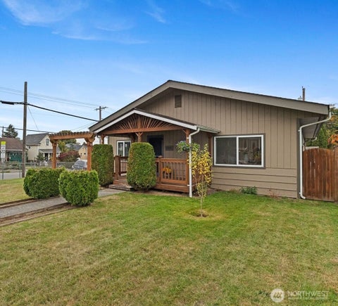 Photo of 2301 Fulton Street, Everett, WA 98201 (MLS # 2591844)