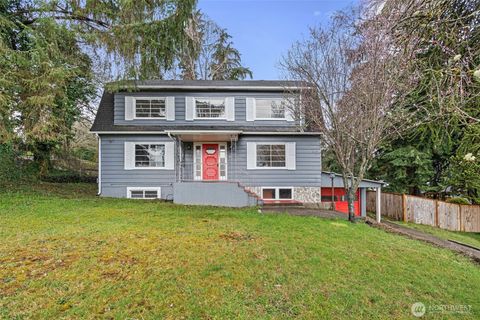 Photo of 1036 Fowler Street, Raymond, WA 98577 (MLS # 2488485)