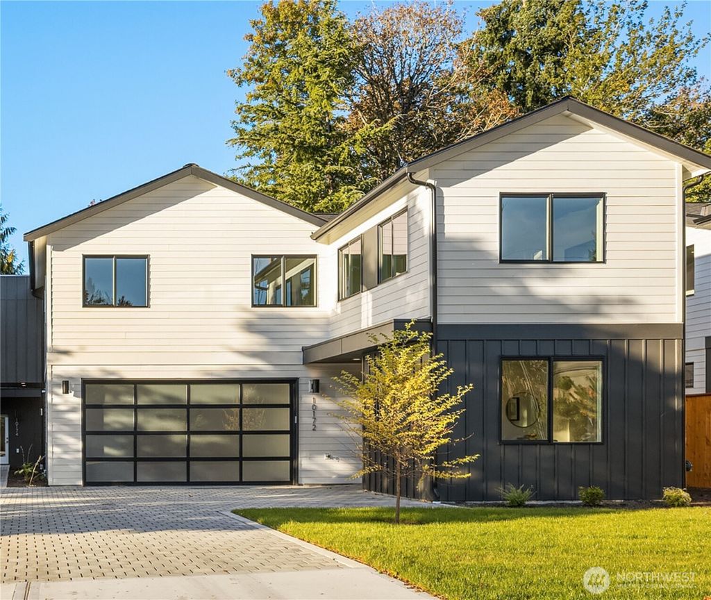 Photo of 10172 NE 113th Place, Kirkland, WA 98033 (MLS # 2446182)