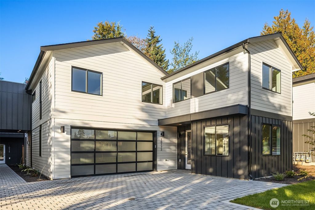 Photo of 10172 NE 113th Place, Kirkland, WA 98033 (MLS # 2446182)