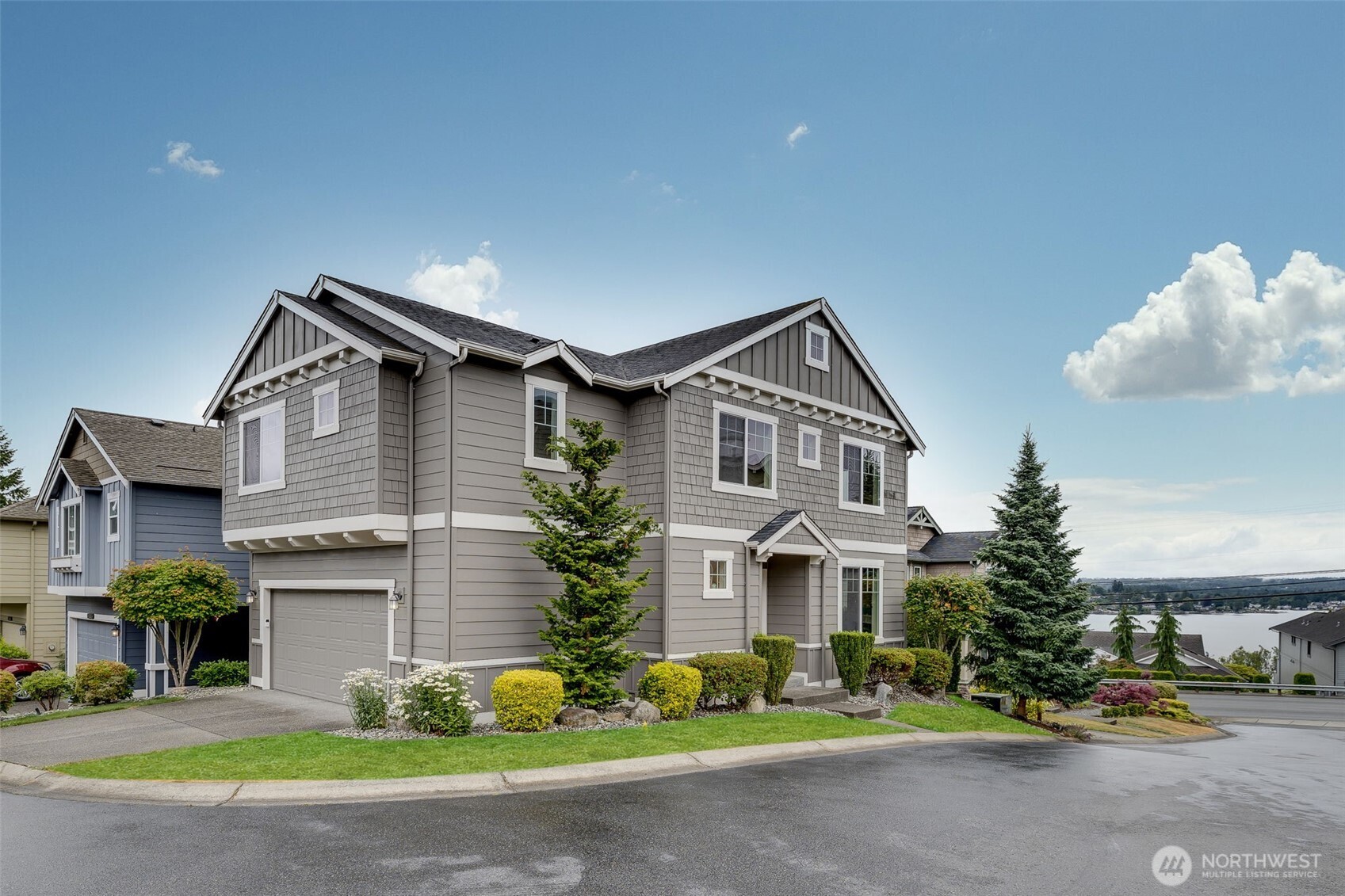 1227 93rd Drive NE