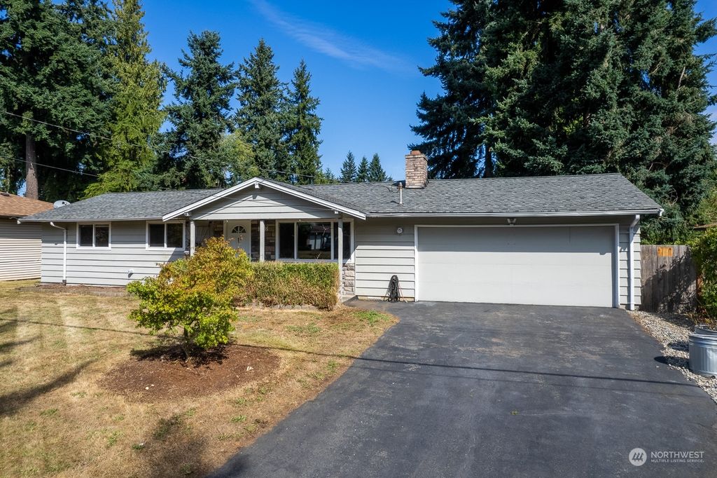 Photo of 302 S 304th Place, Federal Way, WA 98003 (MLS # 2158955)