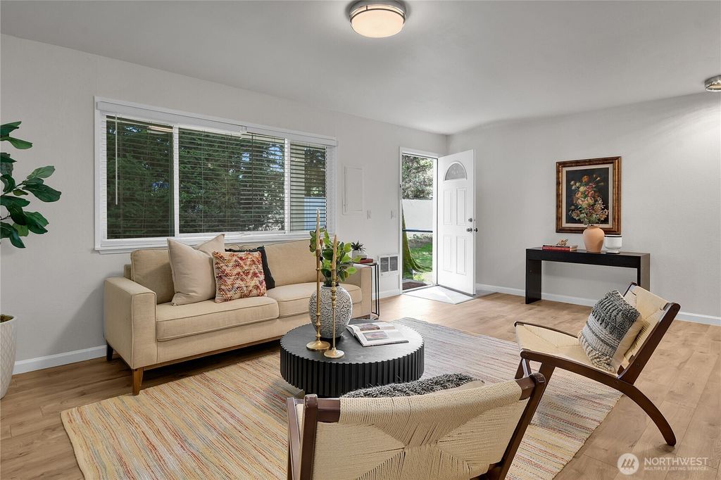 Photo of 14777 NE 51st Street #L4, Bellevue, WA 98007 (MLS # 2508737)