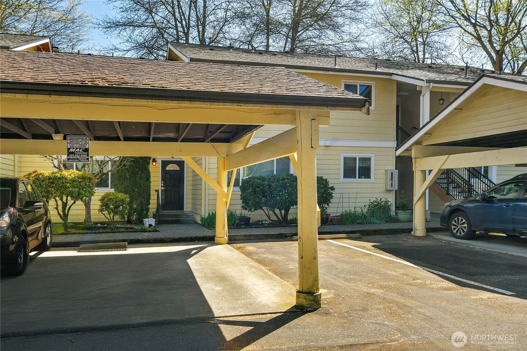 Photo of 14777 NE 51st Street #L4, Bellevue, WA 98007 (MLS # 2508737)