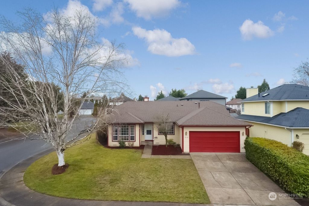 Photo of 1824 SW 331st Place, Federal Way, WA 98023 (MLS # 2044098)