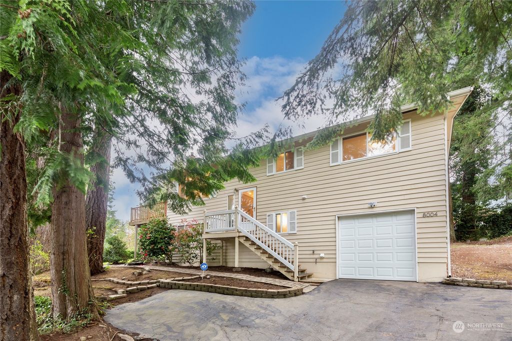 Photo of 8004 NE 123rd Street, Kirkland, WA 98034 (MLS # 2063285)