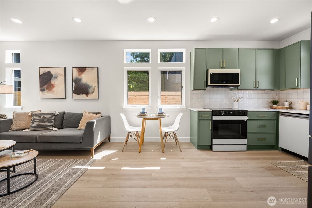 Photo of 513 NE 123rd Street, Seattle, WA 98125 (MLS # 2493064)