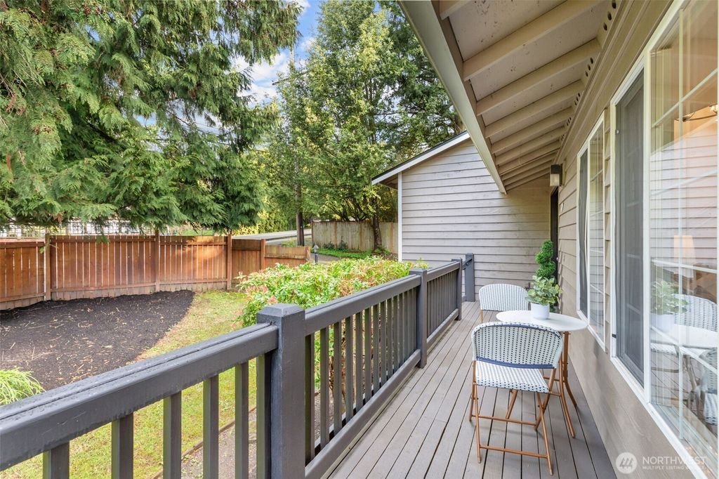 Photo of 15839 84th Avenue NE, Kenmore, WA 98028 (MLS # 2357250)