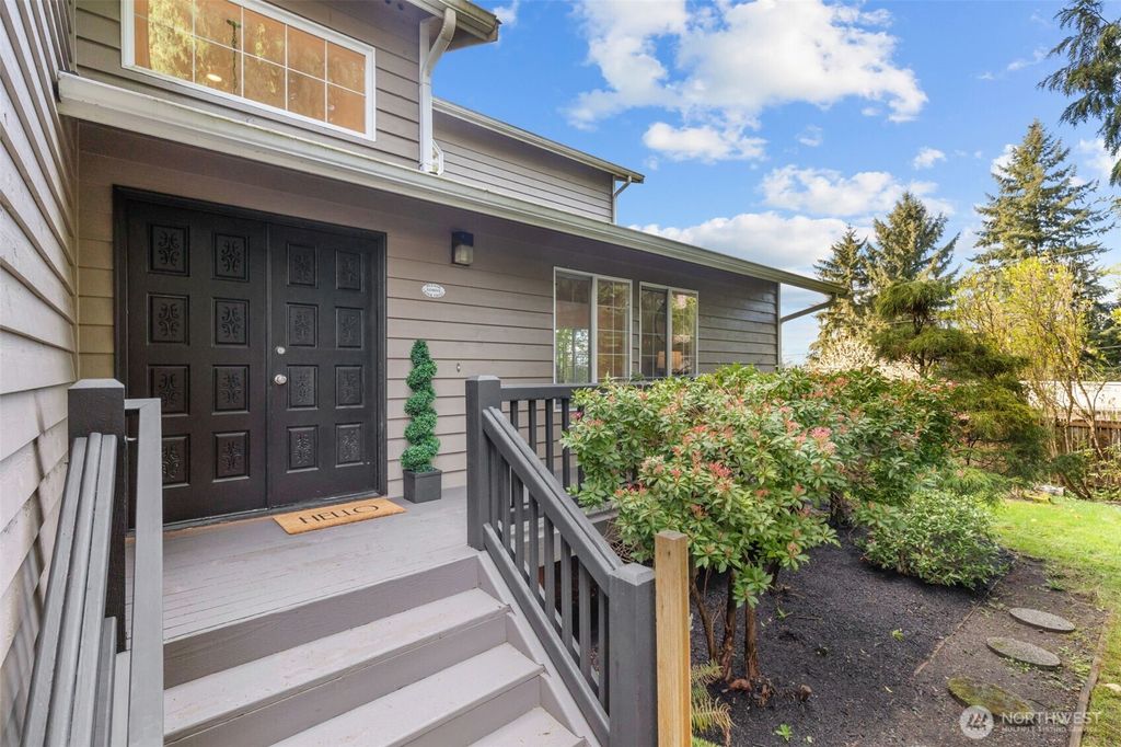 Photo of 15839 84th Avenue NE, Kenmore, WA 98028 (MLS # 2357250)