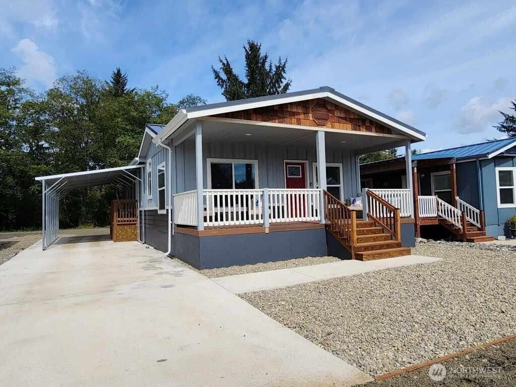 Photo of 2010 Broadway Avenue #4, Hoquiam, WA 98550 (MLS # 2472249)