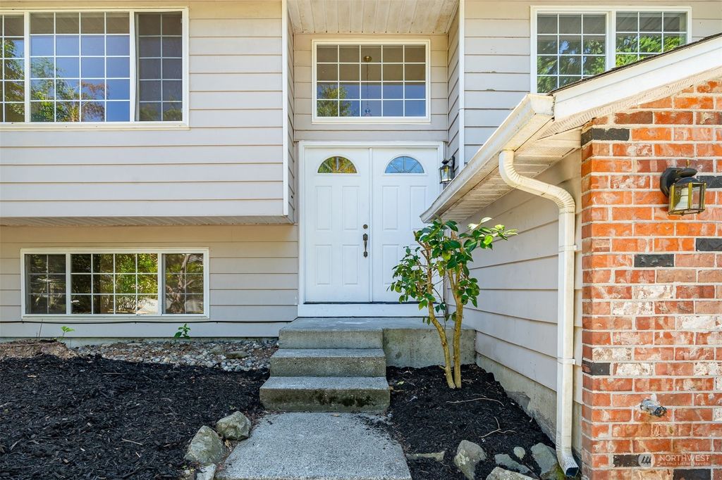Photo of 10033 NE 204th Street, Bothell, WA 98011 (MLS # 2144345)