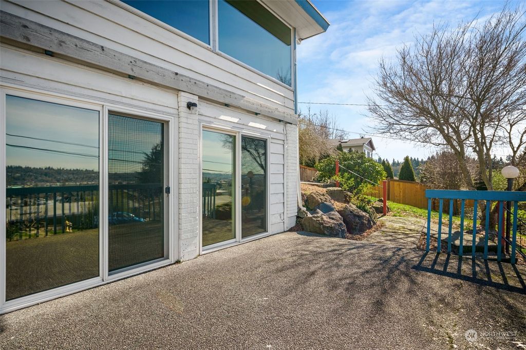 Photo of 658 Blaine Avenue NE, Renton, WA 98056 (MLS # 2209266)