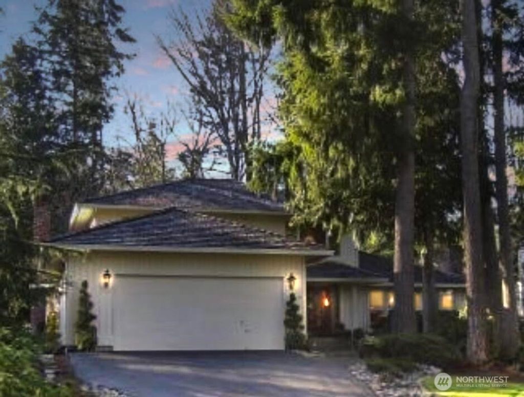 Photo of 2529 sahalee Drive E, Sammamish, WA 98074 (MLS # 2338994)