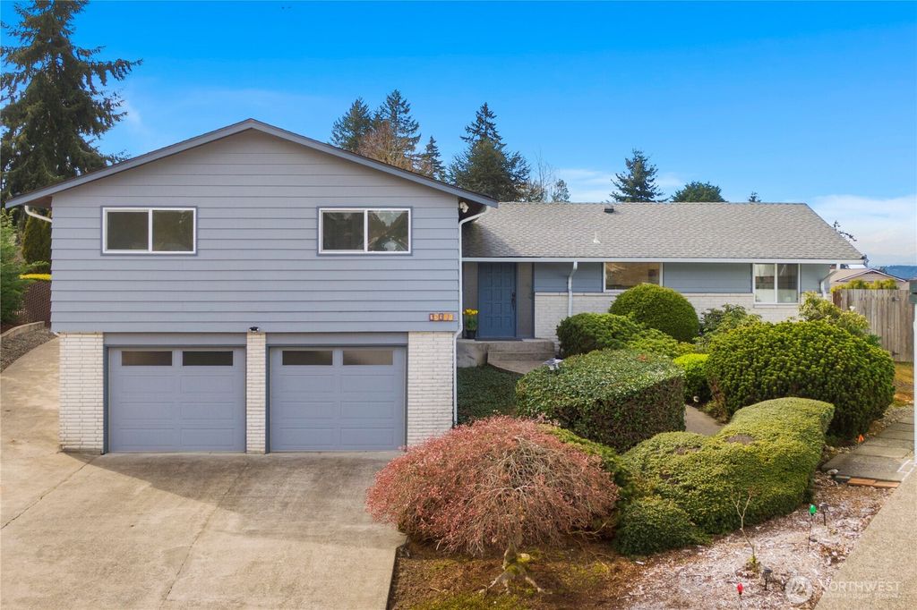 Photo of 29915 2nd Avenue SW, Federal Way, WA 98023 (MLS # 2504493)